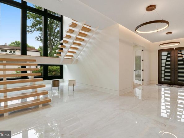 7816 Georgetown Pike, Mclean VA 22102