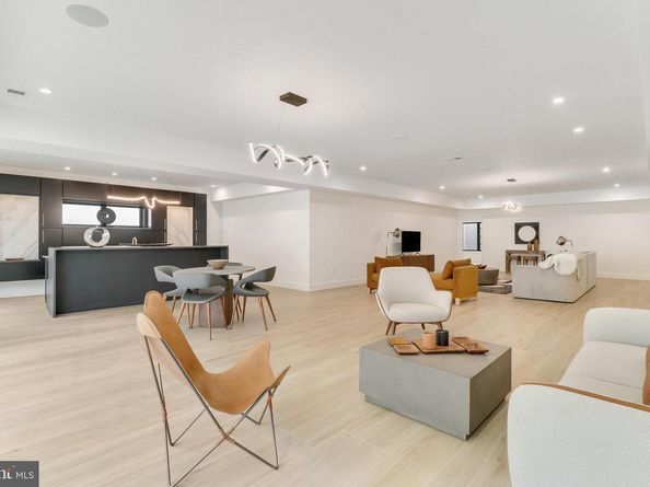 7816 Georgetown Pike, Mclean VA 22102