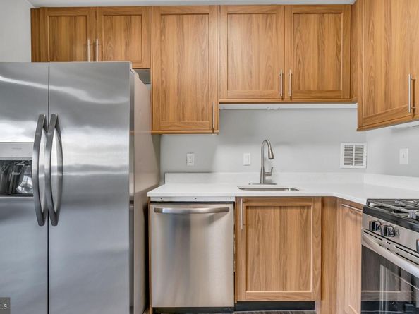 6141 Leesburg Pike 504, Falls Church VA 22041
