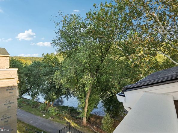 949 Riverplace Drive, Conshohocken PA 19428