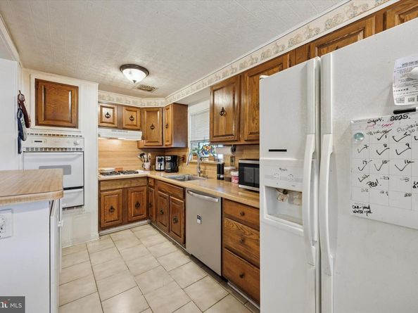 2831 Chase Road, Philadelphia PA 19152