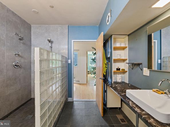 1226 Leopard Street D, Philadelphia PA 19125