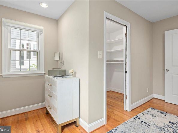 1134 N Harrison Street, Arlington VA 22205