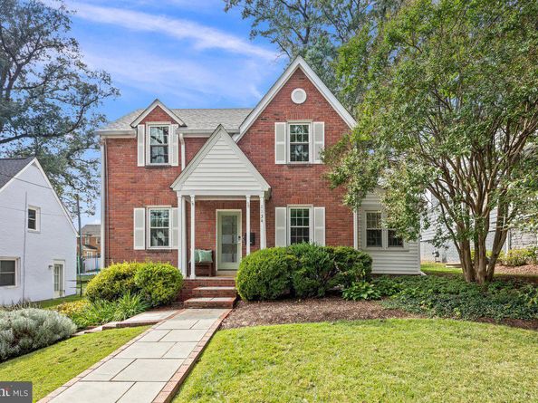 1134 N Harrison Street, Arlington VA 22205