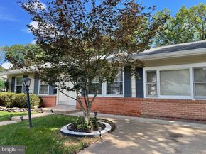 1006 S Greenthorn Avenue, Sterling VA 20164