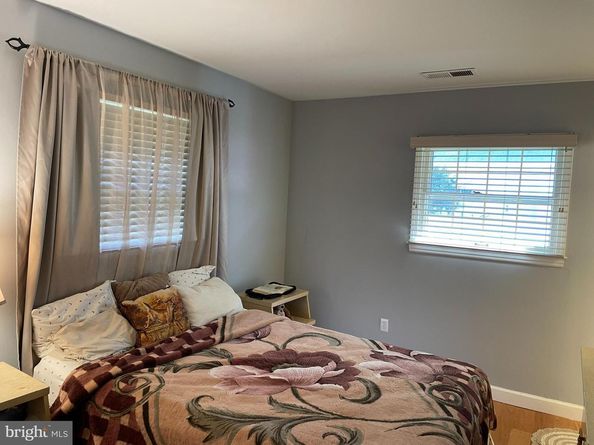 1006 S Greenthorn Avenue, Sterling VA 20164