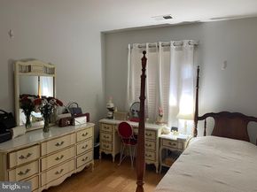 1006 S Greenthorn Avenue, Sterling VA 20164