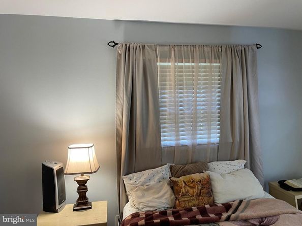 1006 S Greenthorn Avenue, Sterling VA 20164