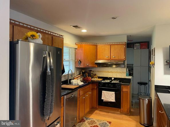 1006 S Greenthorn Avenue, Sterling VA 20164