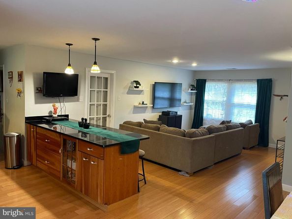 1006 S Greenthorn Avenue, Sterling VA 20164
