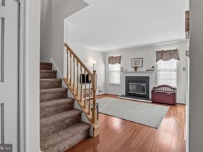 102 Broadleaf Place, Newtown PA 18940