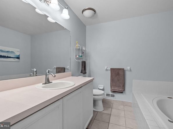 102 Broadleaf Place, Newtown PA 18940