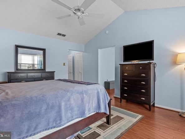 102 Broadleaf Place, Newtown PA 18940