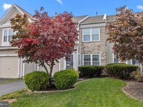 102 Broadleaf Place, Newtown PA 18940