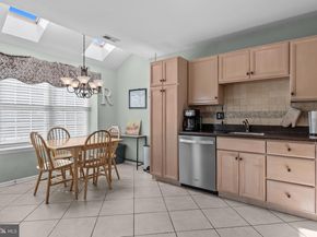 102 Broadleaf Place, Newtown PA 18940