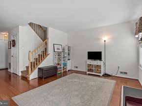 102 Broadleaf Place, Newtown PA 18940