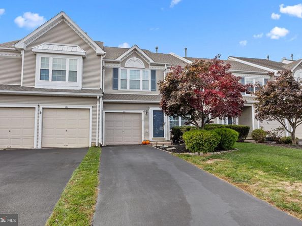 102 Broadleaf Place, Newtown PA 18940