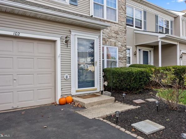 102 Broadleaf Place, Newtown PA 18940