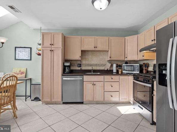 102 Broadleaf Place, Newtown PA 18940