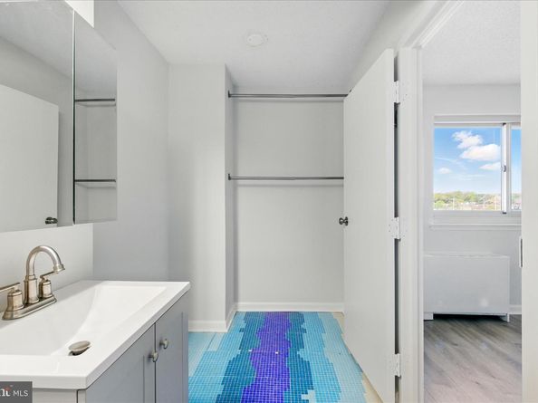 1225 Martha Custis Drive 919, Alexandria VA 22302