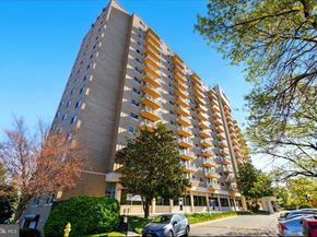 1225 Martha Custis Drive 919, Alexandria VA 22302