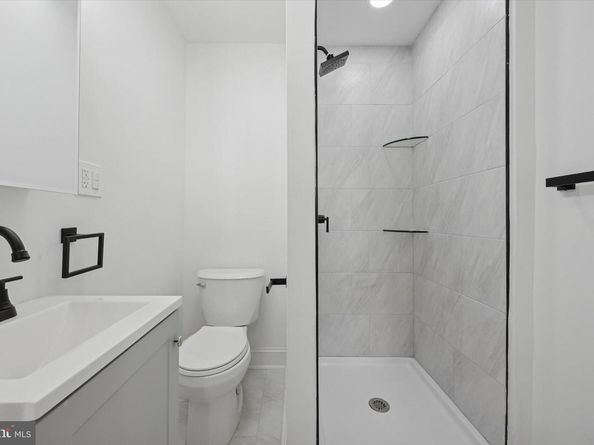 211 Cedar Avenue, Holmes PA 19043