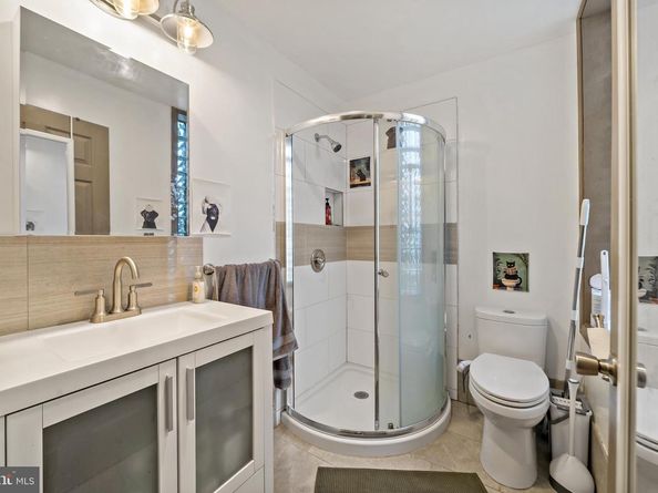 653 N 33rd Street, Philadelphia PA 19104