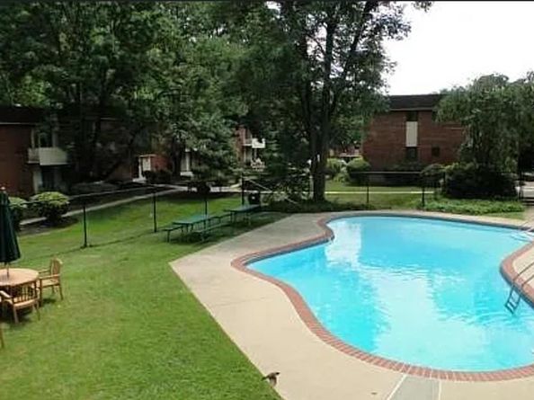 100 E Glenolden Avenue D17, Glenolden PA 19036