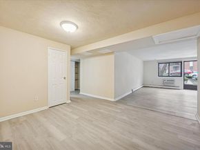 100 E Glenolden Avenue D17, Glenolden PA 19036