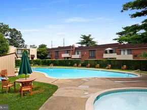 100 E Glenolden Avenue D17, Glenolden PA 19036