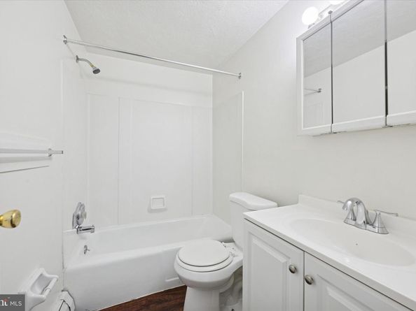 100 E Glenolden Avenue D17, Glenolden PA 19036