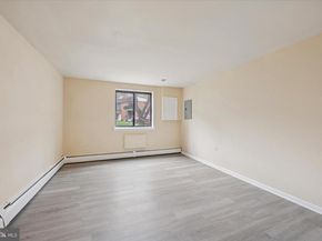 100 E Glenolden Avenue D17, Glenolden PA 19036