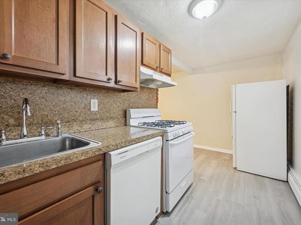 100 E Glenolden Avenue D17, Glenolden PA 19036