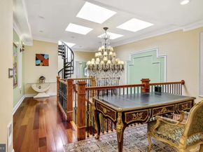 26 S Strawberry Street, Philadelphia PA 19106