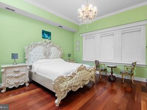 26 S Strawberry Street, Philadelphia PA 19106