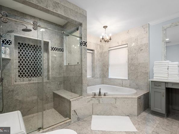 26 S Strawberry Street, Philadelphia PA 19106