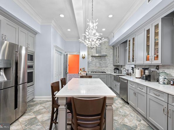 26 S Strawberry Street, Philadelphia PA 19106