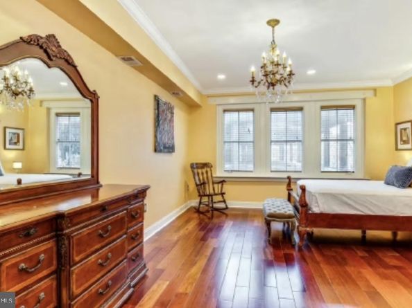 26 S Strawberry Street, Philadelphia PA 19106