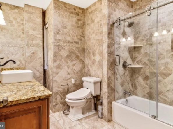 26 S Strawberry Street, Philadelphia PA 19106