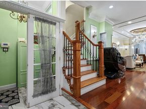 26 S Strawberry Street, Philadelphia PA 19106