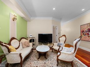 26 S Strawberry Street, Philadelphia PA 19106