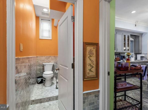 26 S Strawberry Street, Philadelphia PA 19106