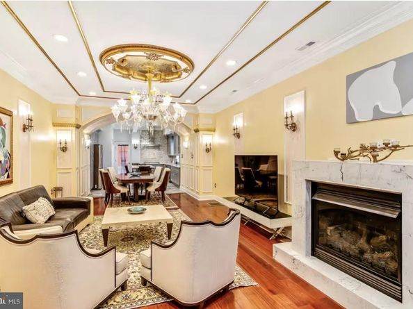 26 S Strawberry Street, Philadelphia PA 19106