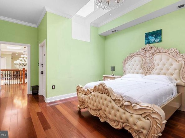 26 S Strawberry Street, Philadelphia PA 19106