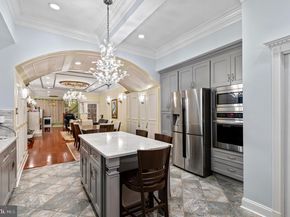 26 S Strawberry Street, Philadelphia PA 19106