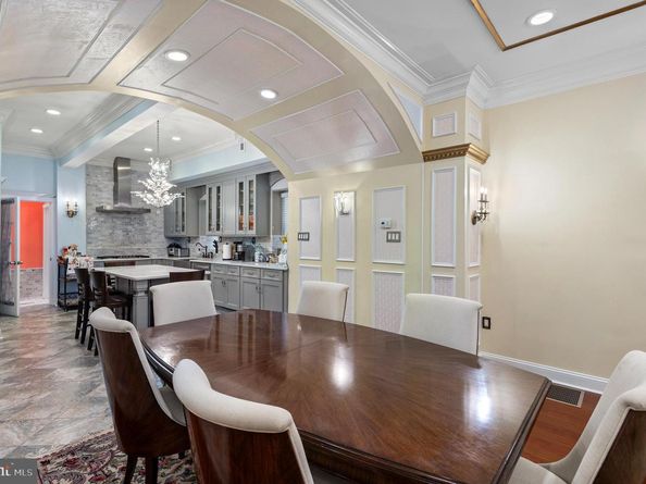 26 S Strawberry Street, Philadelphia PA 19106