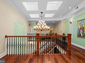 26 S Strawberry Street, Philadelphia PA 19106