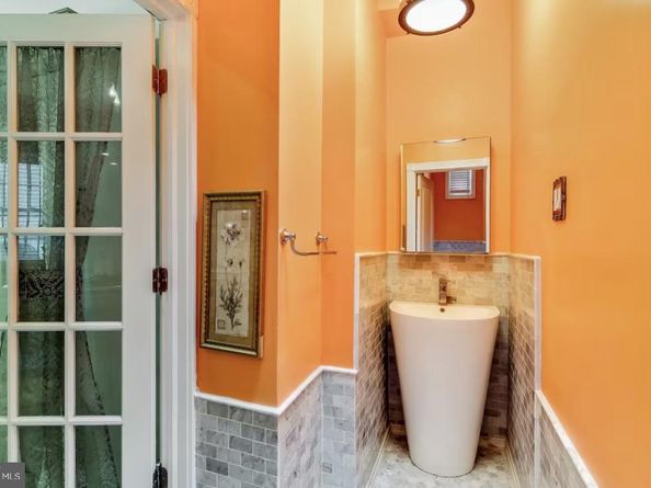 26 S Strawberry Street, Philadelphia PA 19106