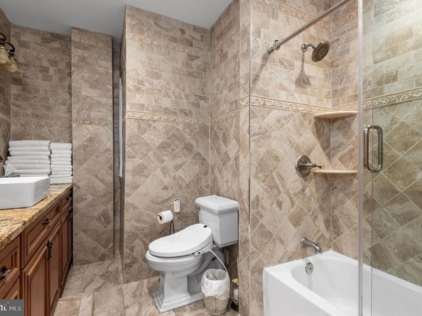 26 S Strawberry Street, Philadelphia PA 19106