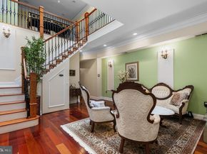 26 S Strawberry Street, Philadelphia PA 19106